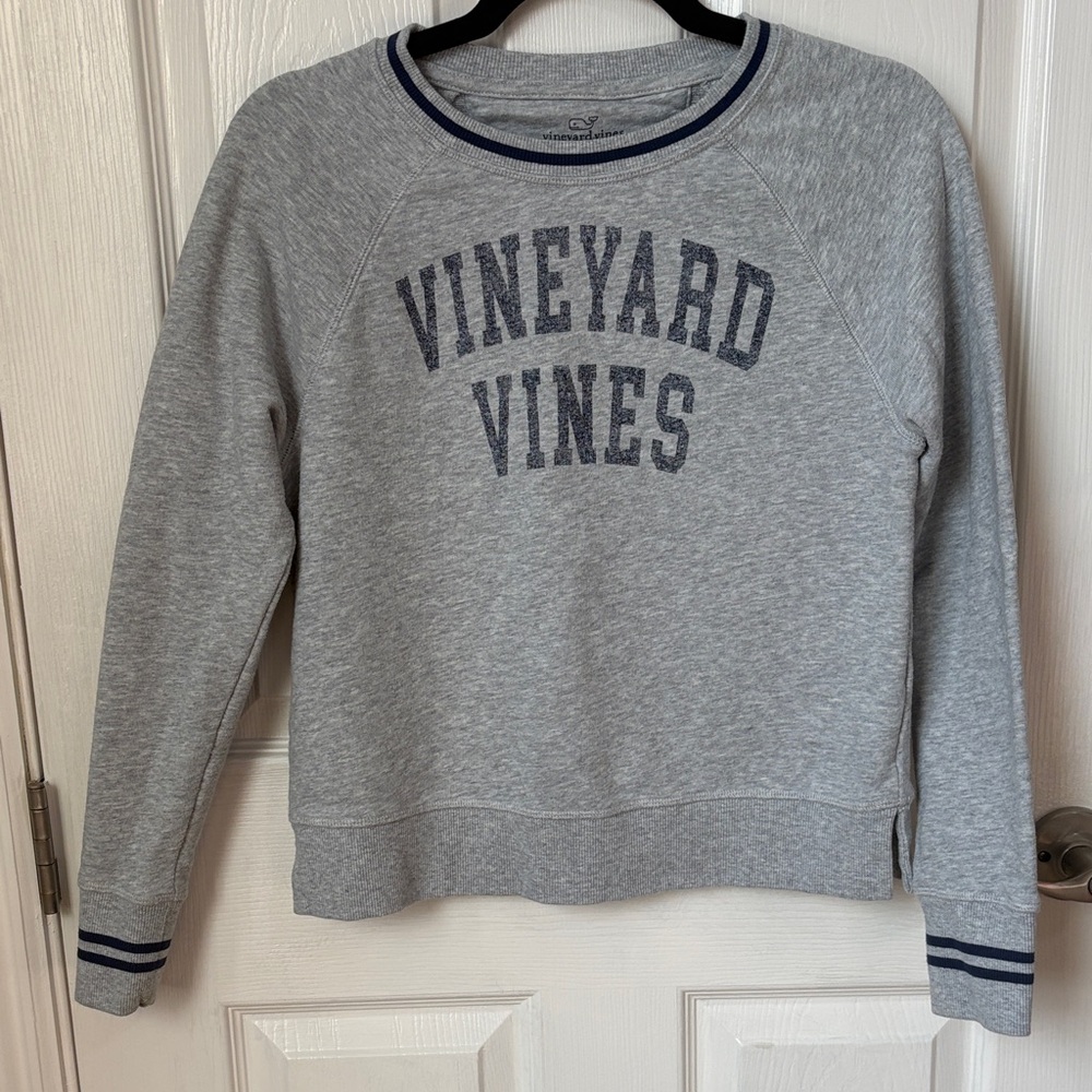 Vineyard Vines Heather Gray Sweatshirt with Navy Trim